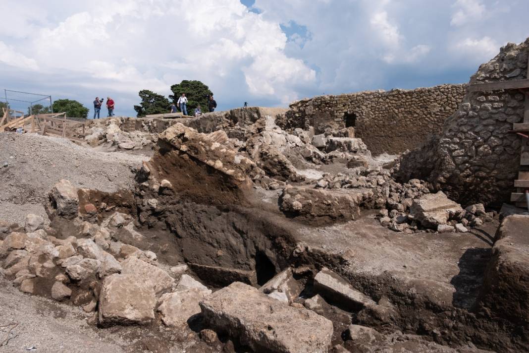 15 dakikada yeryüzünden silinen Pompei'de yeni keşif: Fırına sığınmışlar... 22